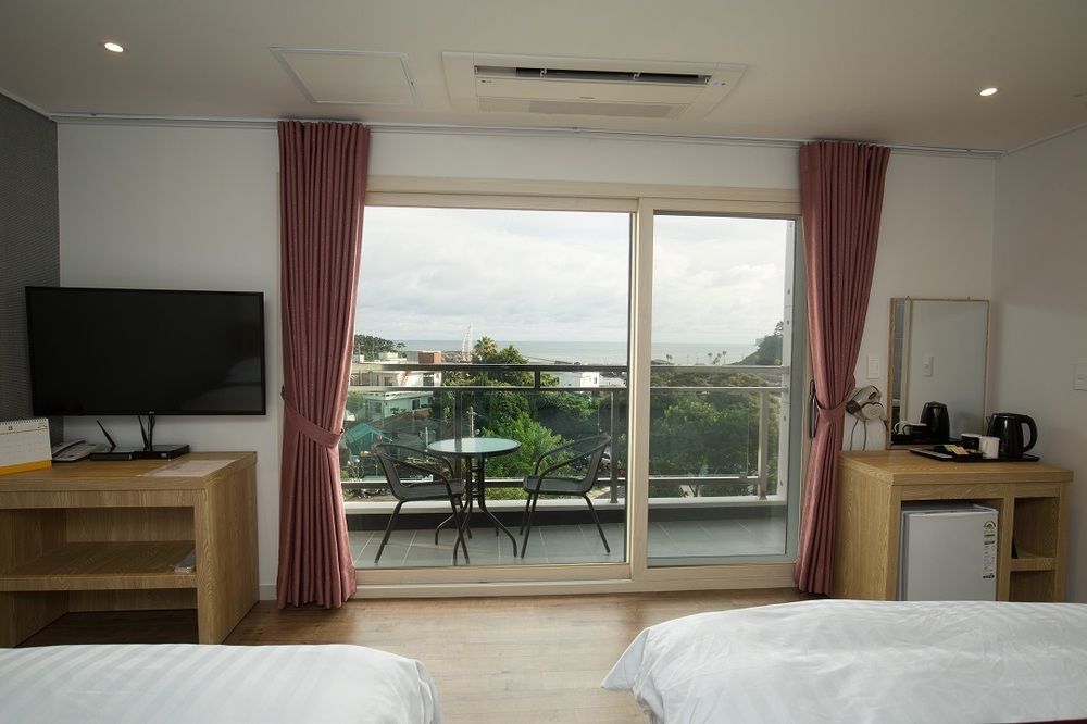 Cheonjiyeon Crystal Hotel Seogwipo Esterno foto