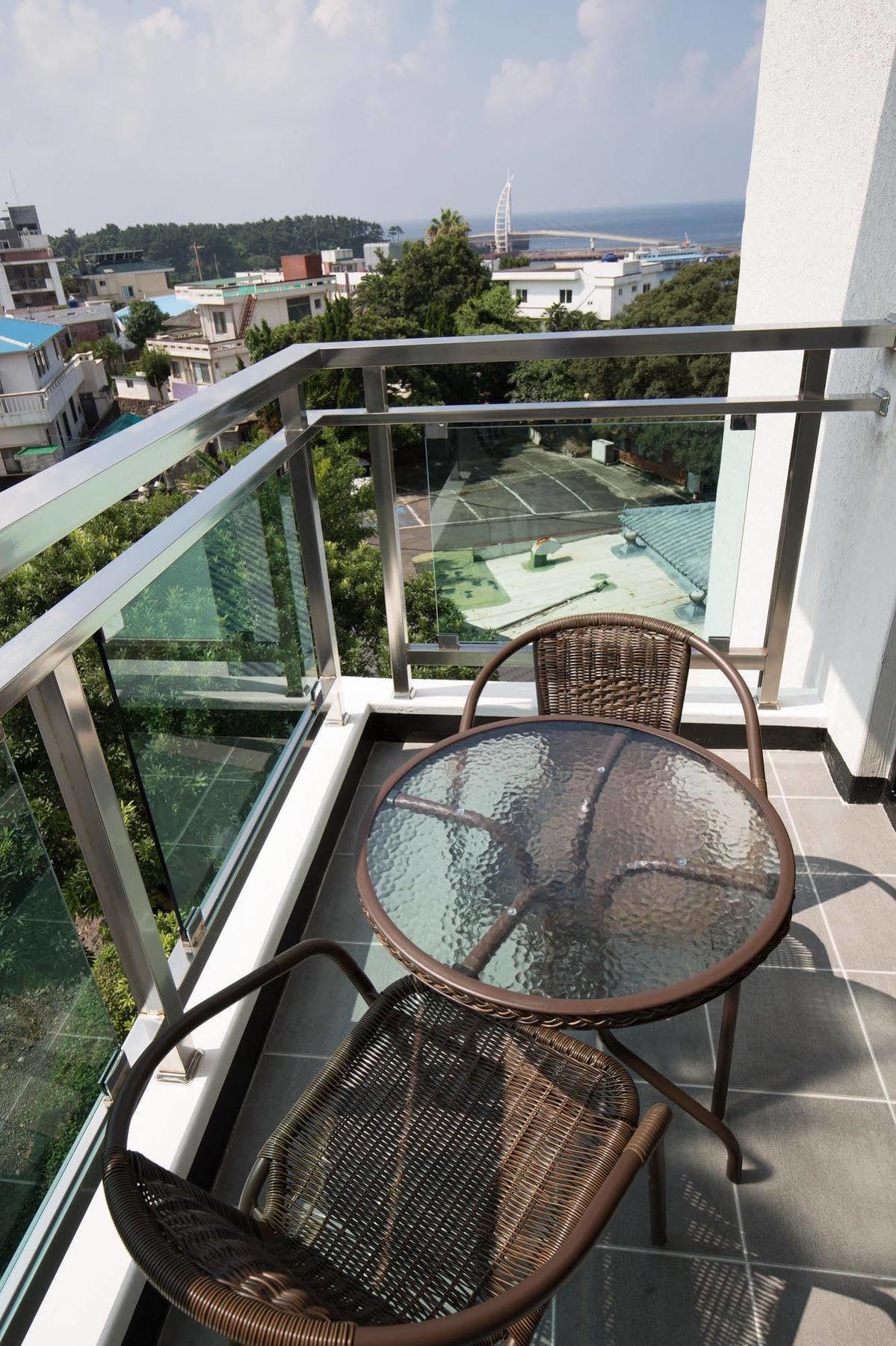 Cheonjiyeon Crystal Hotel Seogwipo Esterno foto